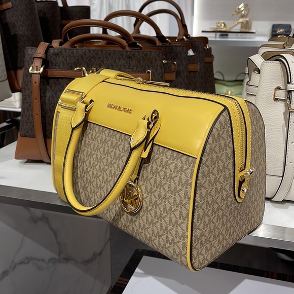 Michael Kors med Duffel Travel - Leather/Coated
35S2GTFU2B
DAFFODIL
MD DUFFLE - Picture 5 of 16